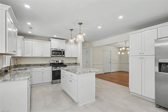 110 Artillery RD, Yorktown, VA 23692