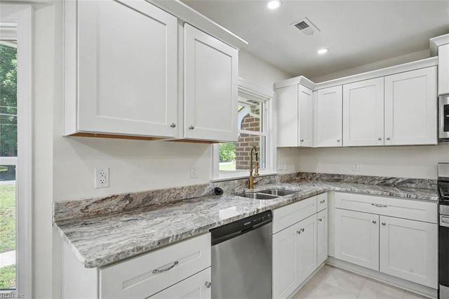 110 Artillery RD, Yorktown, VA 23692