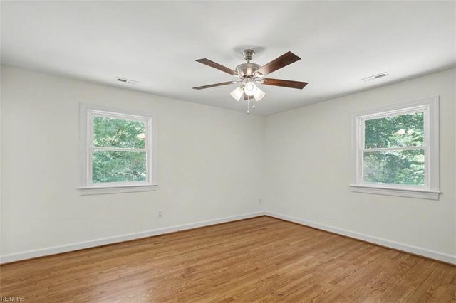 110 Artillery RD, Yorktown, VA 23692