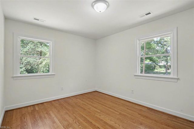 110 Artillery RD, Yorktown, VA 23692
