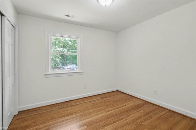 110 Artillery RD, Yorktown, VA 23692