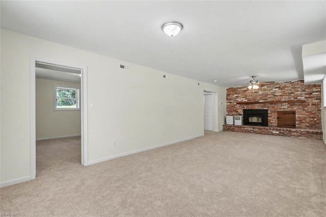 110 Artillery RD, Yorktown, VA 23692