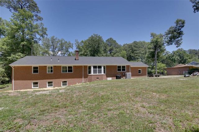 110 Artillery RD, Yorktown, VA 23692