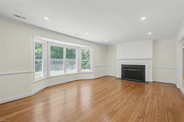 110 Artillery RD, Yorktown, VA 23692