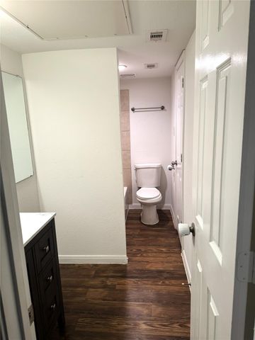 2750 Holly Hall Street 1907, Houston, TX 77054