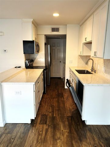 2750 Holly Hall Street 1907, Houston, TX 77054