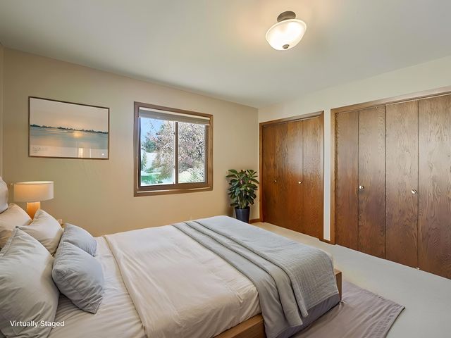 664 Greenway Avenue N, Oakdale, MN 55128