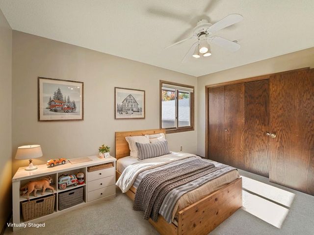 664 Greenway Avenue N, Oakdale, MN 55128