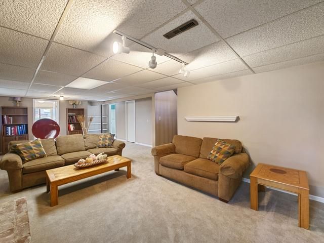 664 Greenway Avenue N, Oakdale, MN 55128