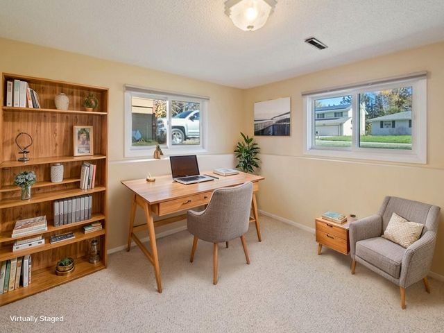 664 Greenway Avenue N, Oakdale, MN 55128