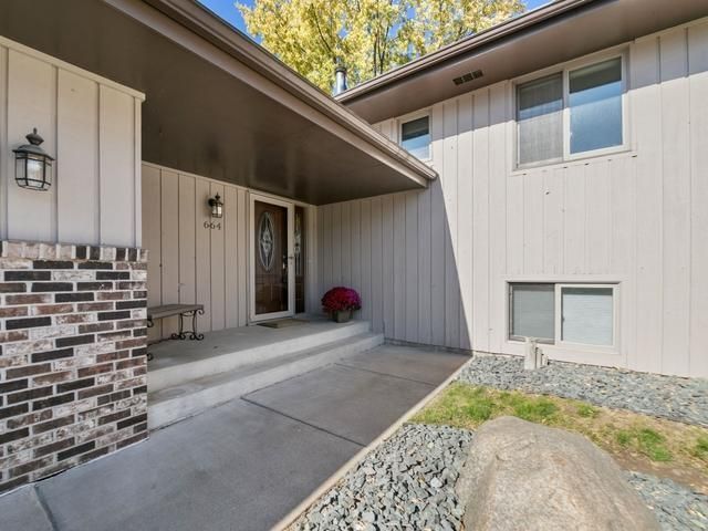 664 Greenway Avenue N, Oakdale, MN 55128