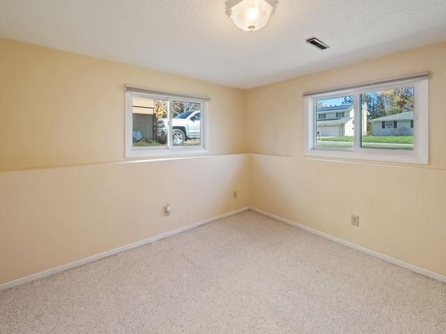 664 Greenway Avenue N, Oakdale, MN 55128