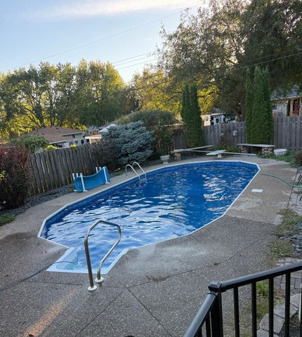 664 Greenway Avenue N, Oakdale, MN 55128