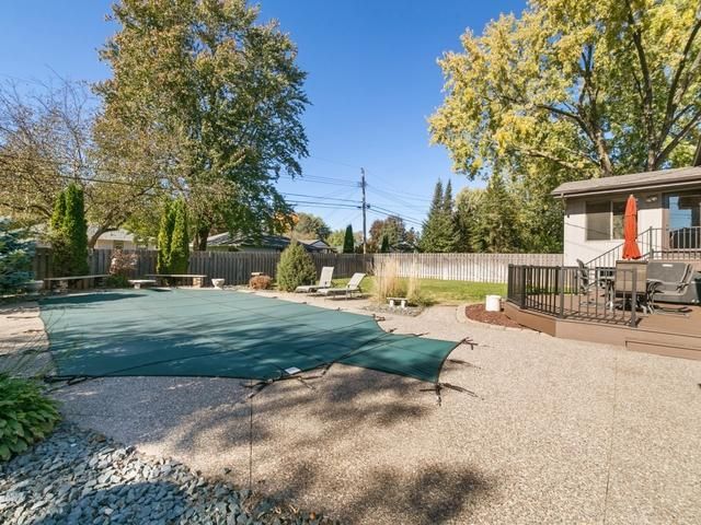664 Greenway Avenue N, Oakdale, MN 55128
