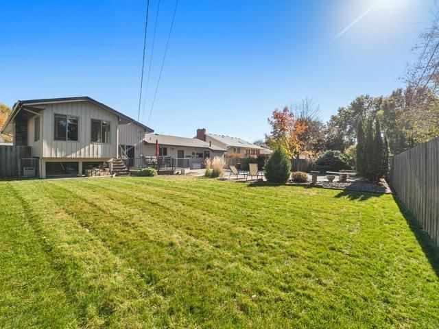 664 Greenway Avenue N, Oakdale, MN 55128