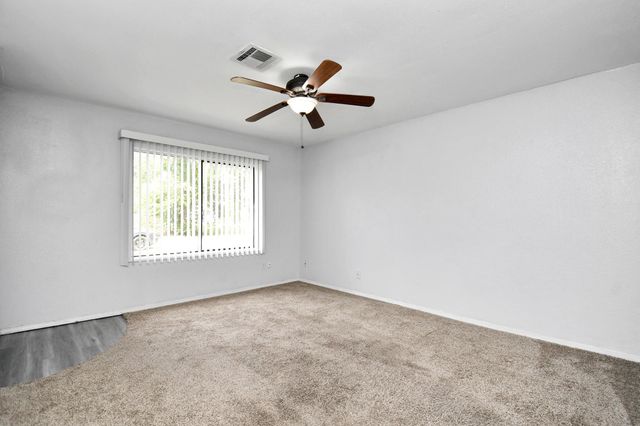 707 S Franklin Avenue, Cleveland, TX 77327