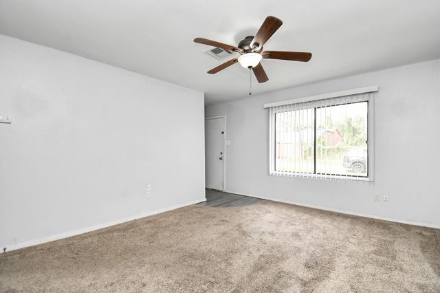 707 S Franklin Avenue, Cleveland, TX 77327