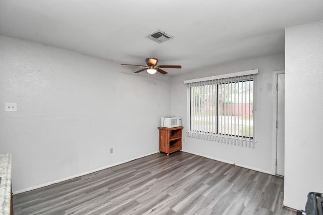 707 S Franklin Avenue, Cleveland, TX 77327