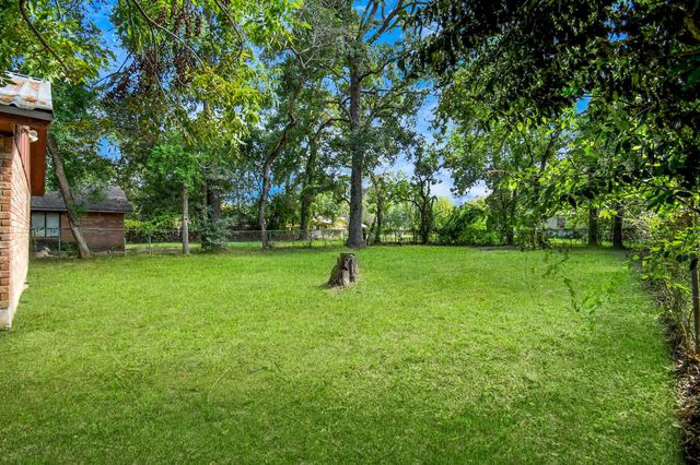 707 S Franklin Avenue, Cleveland, TX 77327