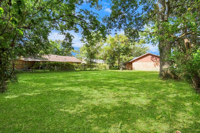 707 S Franklin Avenue, Cleveland, TX 77327