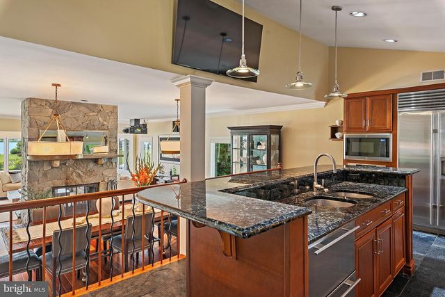 22 EAST LAKE DRIVE, Annapolis, MD 21403