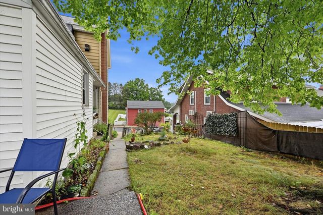 30 WALNUT ST, Mohnton, PA 19540