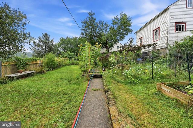 30 WALNUT ST, Mohnton, PA 19540