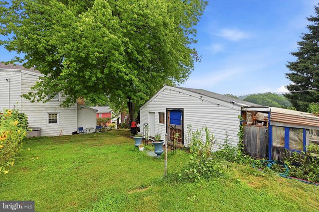 30 WALNUT ST, Mohnton, PA 19540