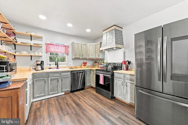 30 WALNUT ST, Mohnton, PA 19540