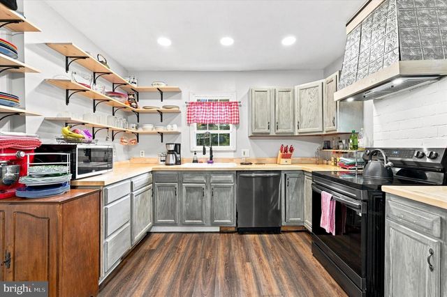 30 WALNUT ST, Mohnton, PA 19540