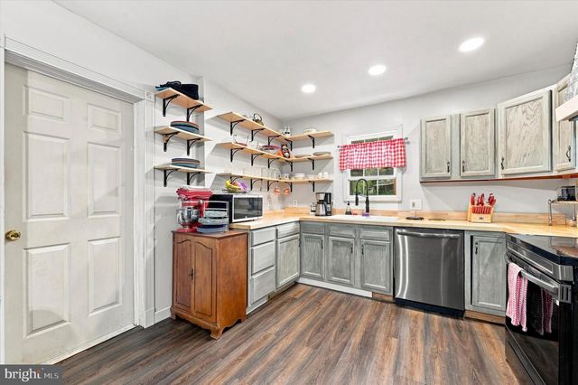 30 WALNUT ST, Mohnton, PA 19540