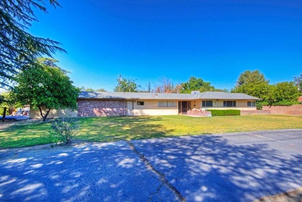 Image 1 of property listing at 4005 N 1st Street, Fresno, CA 93726