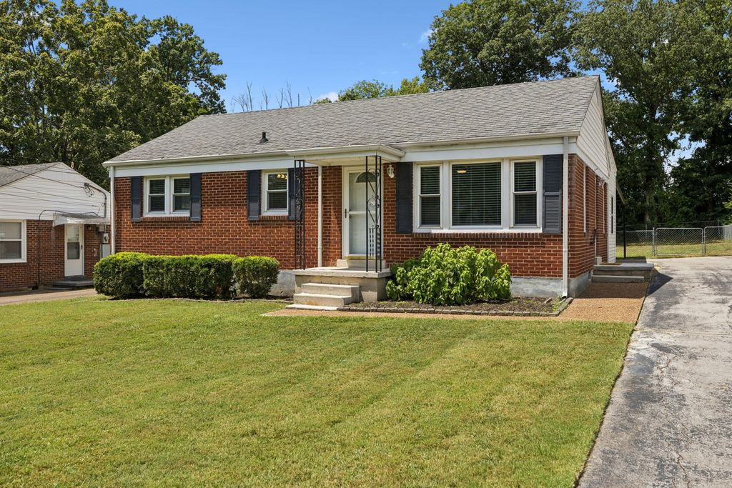 1820 Sunset Ave, Columbia, TN 38401