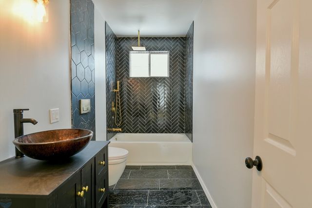 74 Locust St, New Bedford, MA 02740