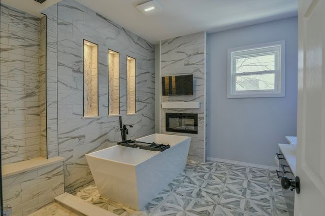 74 Locust St, New Bedford, MA 02740