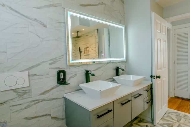 74 Locust St, New Bedford, MA 02740