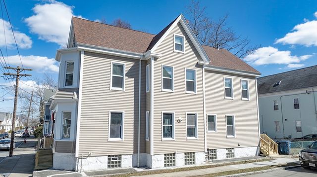 74 Locust St, New Bedford, MA 02740