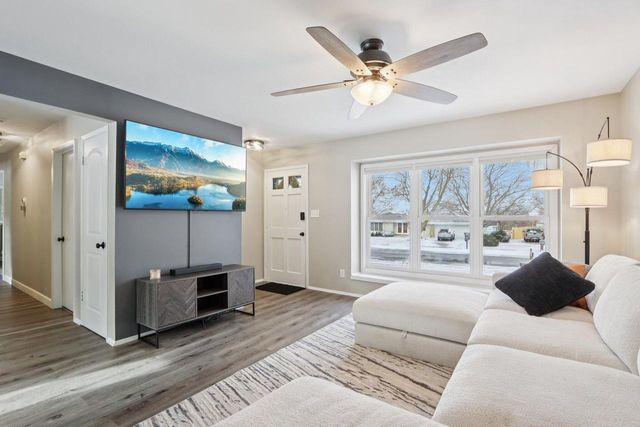 2117 Sunnyside DRIVE, Waukesha, WI 53186