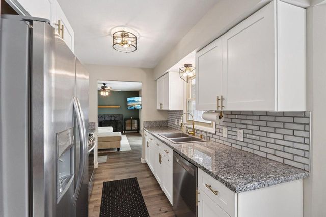 2117 Sunnyside DRIVE, Waukesha, WI 53186