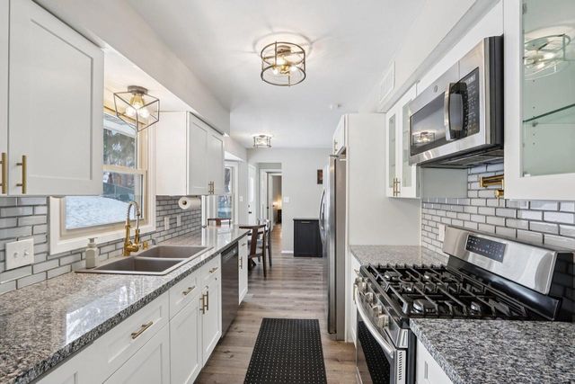 2117 Sunnyside DRIVE, Waukesha, WI 53186