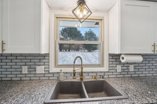 2117 Sunnyside DRIVE, Waukesha, WI 53186