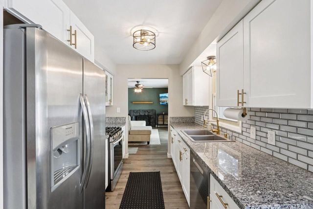 2117 Sunnyside DRIVE, Waukesha, WI 53186