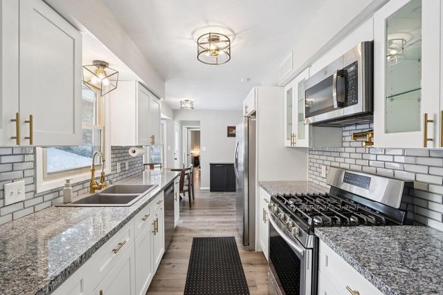 2117 Sunnyside DRIVE, Waukesha, WI 53186