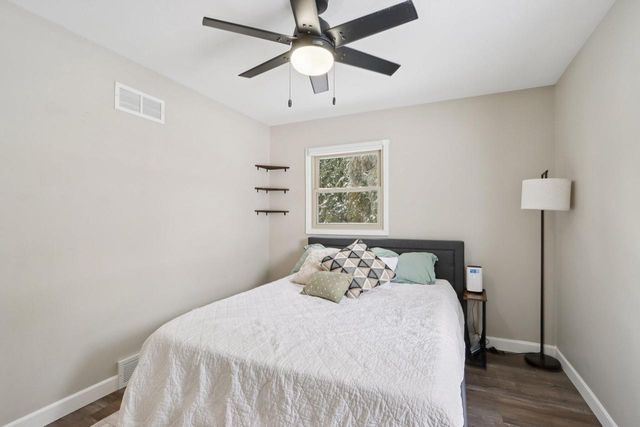 2117 Sunnyside DRIVE, Waukesha, WI 53186