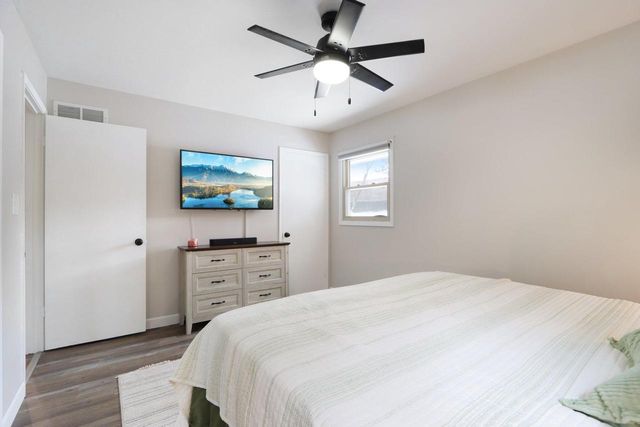 2117 Sunnyside DRIVE, Waukesha, WI 53186