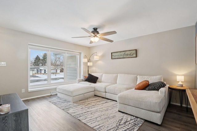 2117 Sunnyside DRIVE, Waukesha, WI 53186