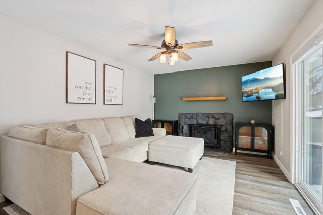 2117 Sunnyside DRIVE, Waukesha, WI 53186