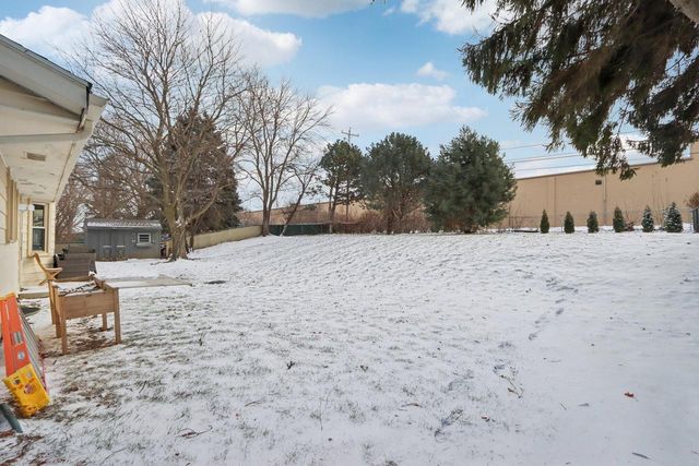 2117 Sunnyside DRIVE, Waukesha, WI 53186