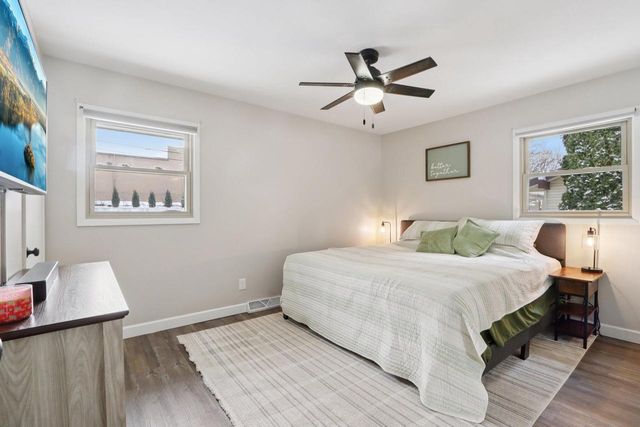 2117 Sunnyside DRIVE, Waukesha, WI 53186