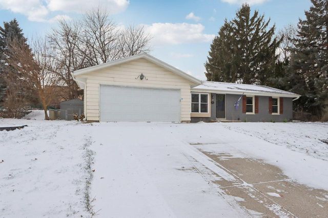 2117 Sunnyside DRIVE, Waukesha, WI 53186